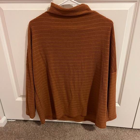 Rust colored batwing sweater - Picture 1 of 2
